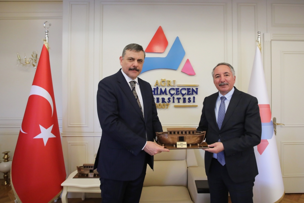 Erzurum Valisi Çiftçi ile Ağrı Valisi Koç