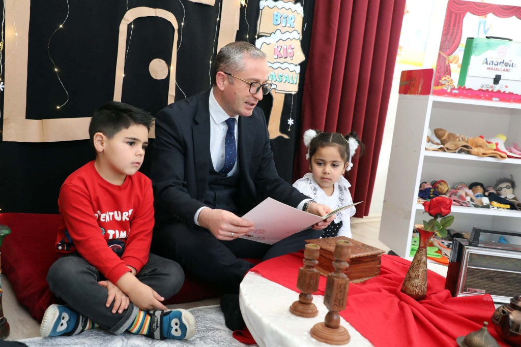 Ağrı Milli Eğitim Müdürü Kökrek, Minik Öğrencilere Masal Okudu