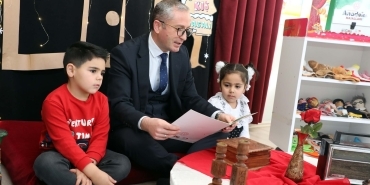 Ağrı Milli Eğitim Müdürü Kökrek Minik Öğrencilere Masal Okudu