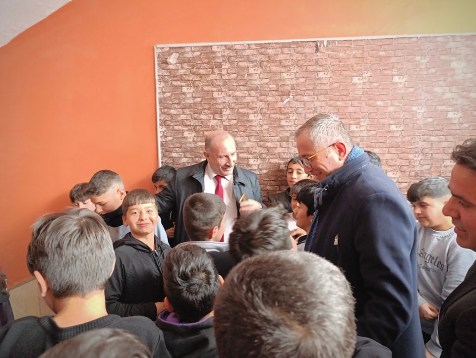 Ağrı Milli Eğitim Müdürü Kökrek, Selçuk Ortaokulunu Ziyaret Etti