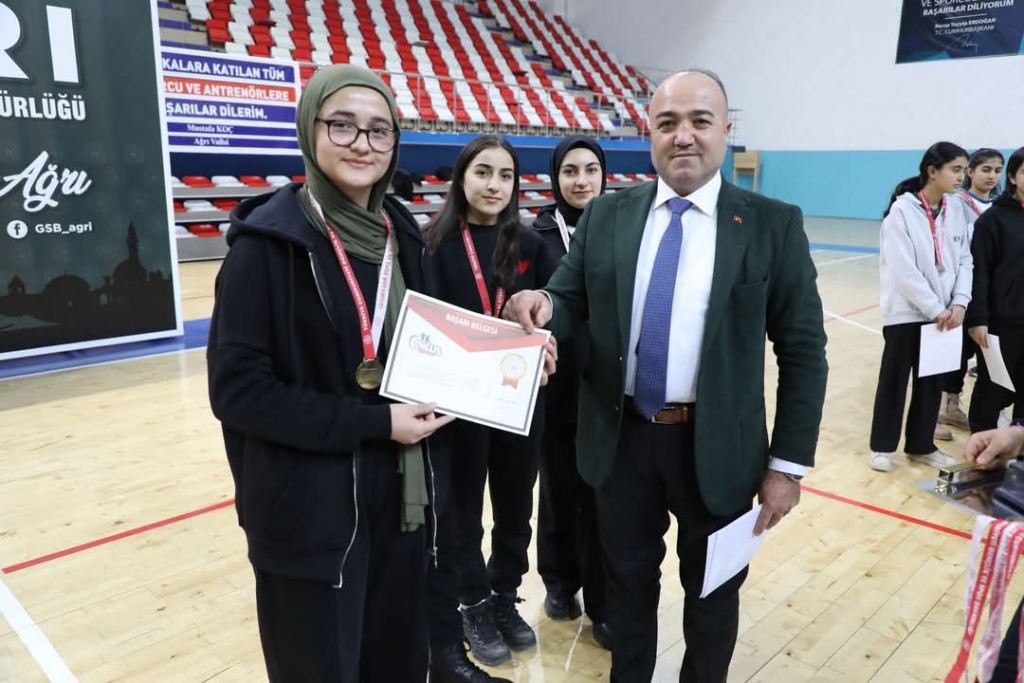 Ağrıda Okul Sporları Dart İl Birinciliği Sona Erdi