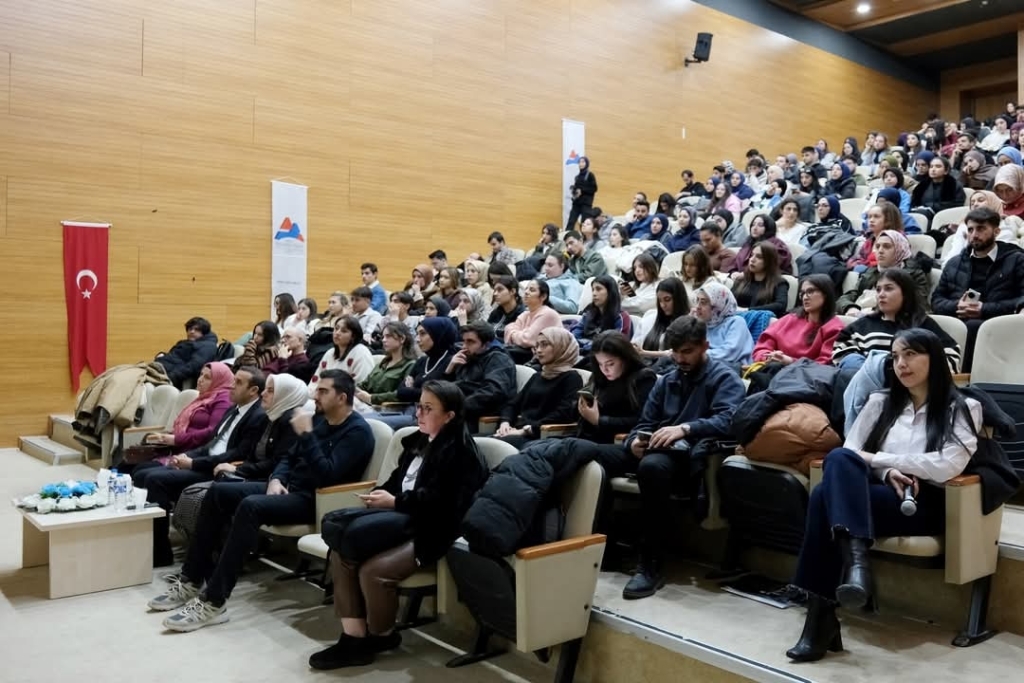 AİÇÜ'de "Sporda Beslenme ve Sağlık" Konulu Konferans Düzenlendi