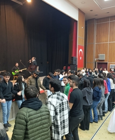 Üniversite Sınavına Hazırlanan Öğrenciler İçin Moral Konseri Düzenlendi