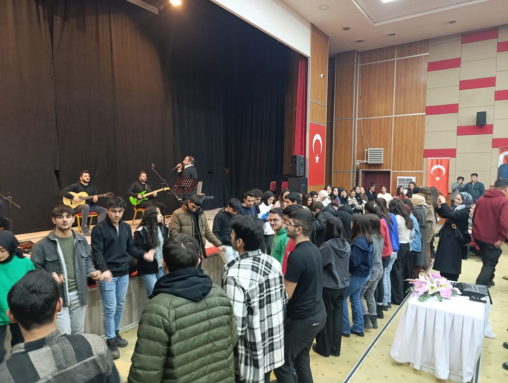 Üniversite Sınavına Hazırlanan Öğrenciler İçin Moral Konseri Düzenlendi