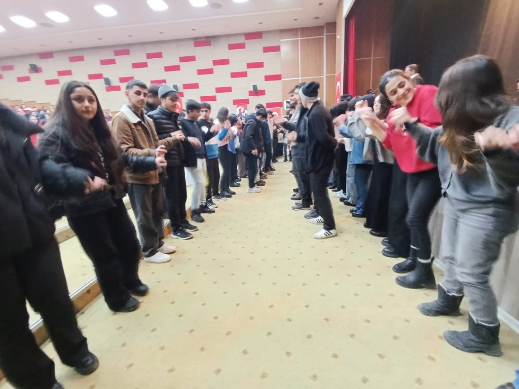 Üniversite Sınavına Hazırlanan Öğrenciler İçin Moral Konseri Düzenlendi