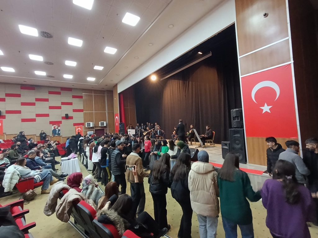 Üniversite Sınavına Hazırlanan Öğrenciler İçin Moral Konseri Düzenlendi