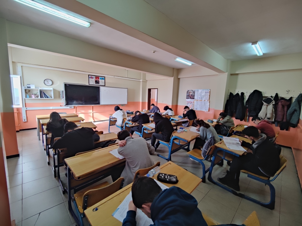 Üniversite Sınavına Hazırlanan Öğrenciler