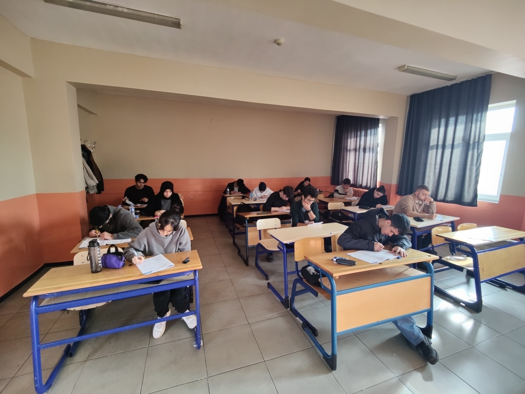 Üniversite Sınavına Hazırlanan Öğrenciler