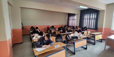 Üniversite Sınavına Hazırlanan Öğrenciler