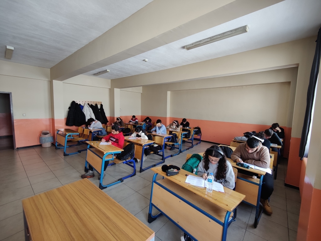 Üniversite Sınavına Hazırlanan Öğrenciler