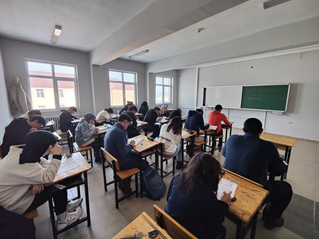 Üniversite Sınavına Hazırlanan Öğrenciler