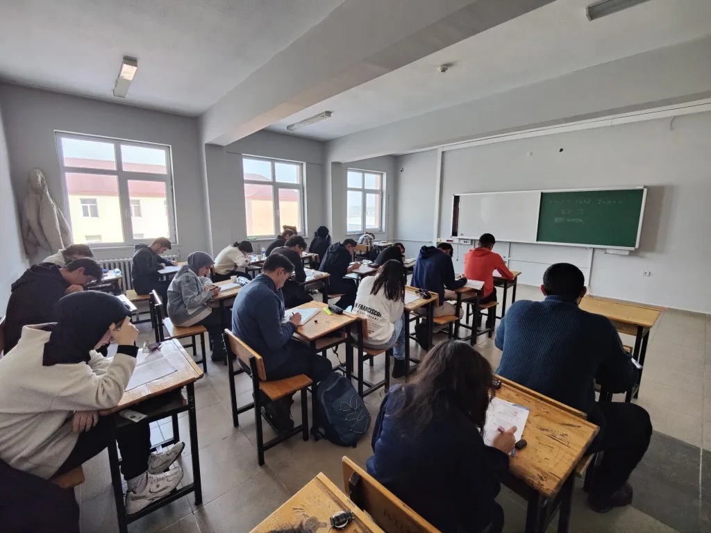 Üniversite Sınavına Hazırlanan Öğrenciler