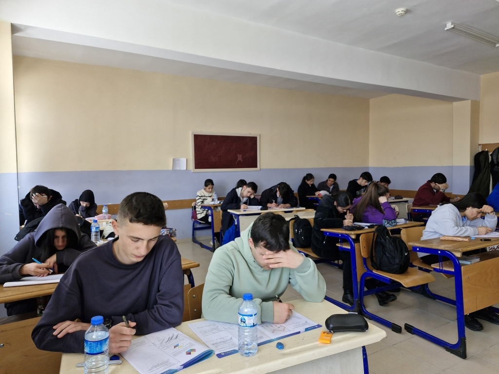 Üniversite Sınavına Hazırlanan Öğrenciler