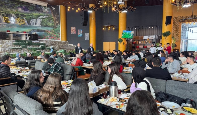 Ağrı Milli Eğitim Müdürü Kökrek Öğrencilerle Kahvaltıda Buluştu Patnos Haberleri Ağrı Patnos Son Dakika Haberleri Ağrı Milli Eğitim Müdürü Kökrek Öğrencilerle Kahvaltıda Buluştu