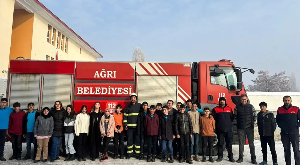 Ağrı İtfaiyesi Öğrencilere Yangın Eğitim Verdi