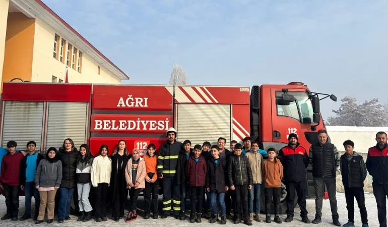 Ağrı İtfaiyesi Öğrencilere Yangın Eğitim Verdi Patnos Haberleri Ağrı Patnos Son Dakika Haberleri Ağrı İtfaiyesi Öğrencilere Yangın Eğitim Verdi