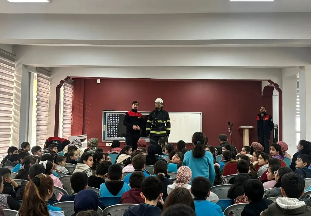 Ağrı İtfaiyesi Öğrencilere Yangın Eğitim Verdi
