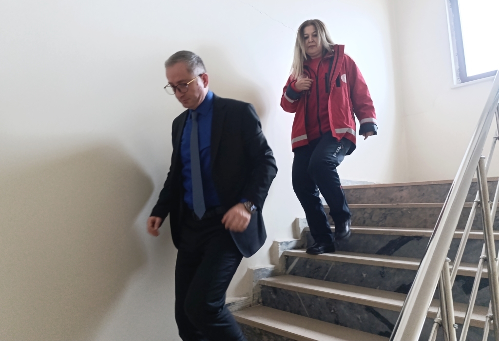 Ağrıda 6 Şubat Depreminin Yıl Dönümünde Anma Programı ve Tatbikat Gerçekleştirildi