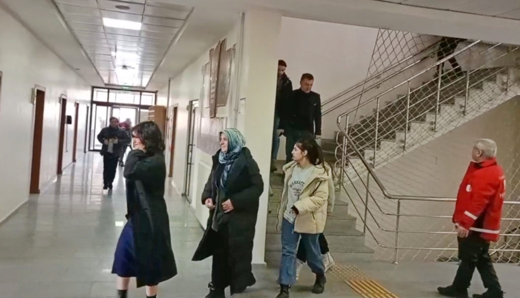 Ağrıda 6 Şubat Depreminin Yıl Dönümünde Anma Programı ve Tatbikat Gerçekleştirildi