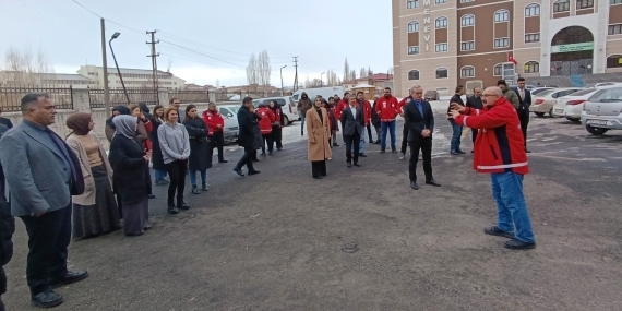 Ağrıda 6 Şubat Depreminin Yıl Dönümünde Anma Programı ve Tatbikat Gerçekleştirildi