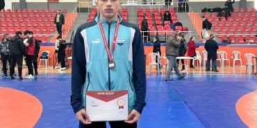 Ağrılı Sporcu Güreşde Türkiye Üçüncüsü Oldu