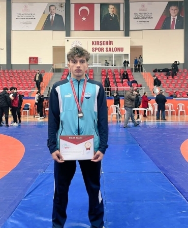 Ağrılı Sporcu Güreşde Türkiye Üçüncüsü Oldu