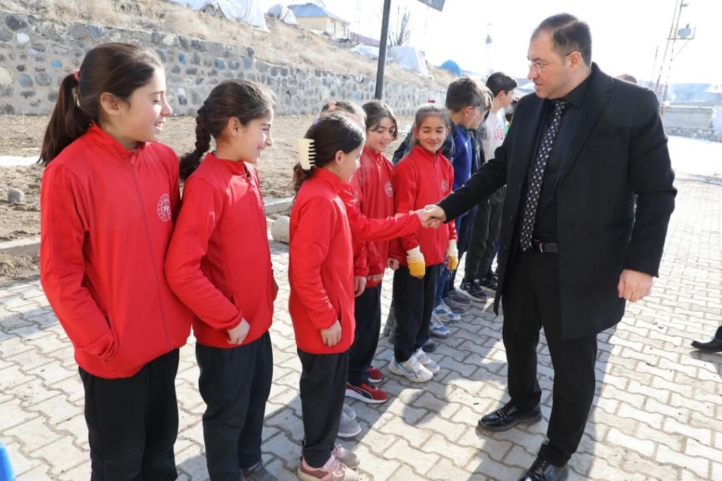 Müdür Çelebi, Atletizm'de Başarılı Olan Balıksu Köyü Ortaokulu Sporcularını Tebrik Etti
