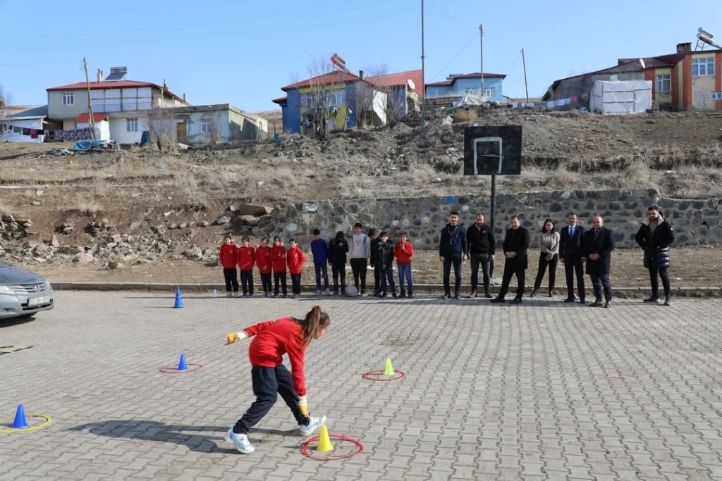 Müdür Çelebi, Atletizm'de Başarılı Olan Balıksu Köyü Ortaokulu Sporcularını Tebrik Etti