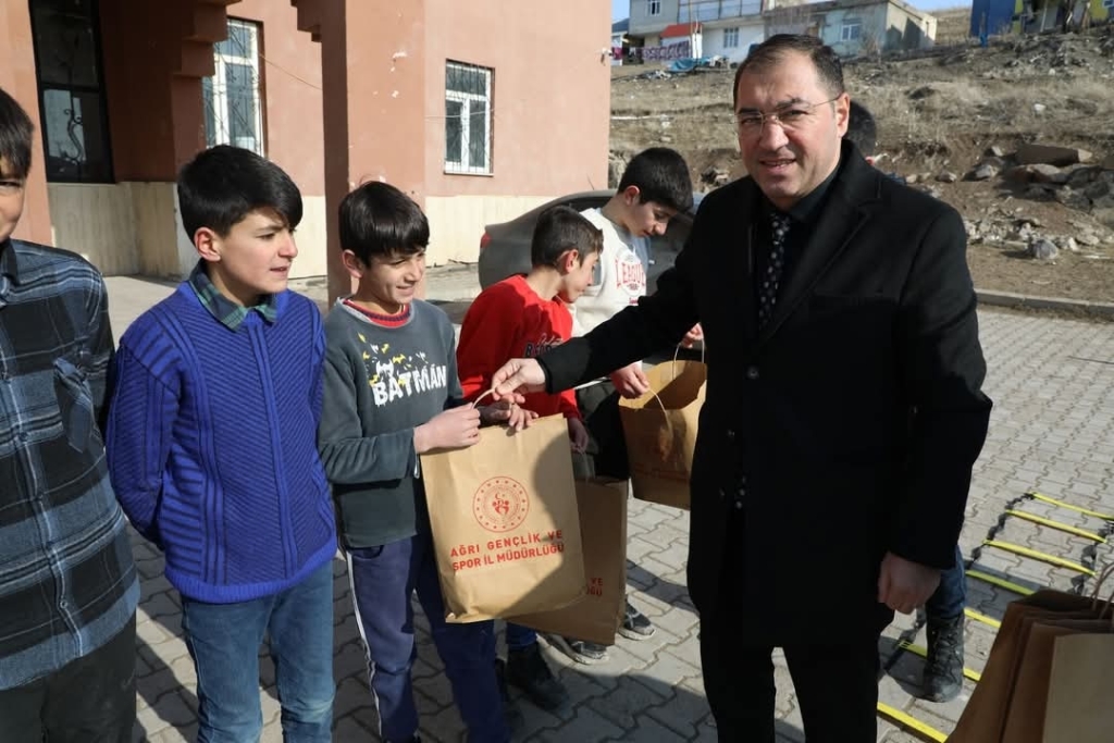 Müdür Çelebi, Atletizm'de Başarılı Olan Balıksu Köyü Ortaokulu Sporcularını Tebrik Etti