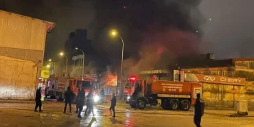 Ağrı Sanayi Sitesi Yangını İtfaiye Hızla Müdahale Etti