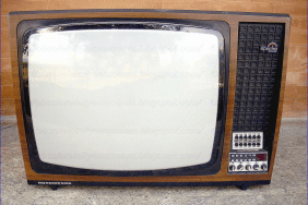 Eski Televizyon Nostaljik Eşyalar Pazarında İlgi Çekiyor