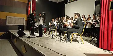 Doğubayazıt Müzik Performansı Öğrencilerden Alkış Aldı