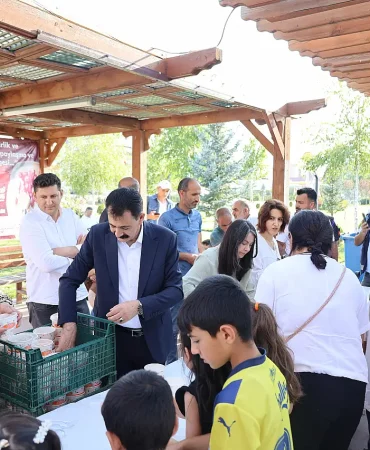 Ağrı Belediyesi Aşure İkramı ile Paylaşma Geleneği