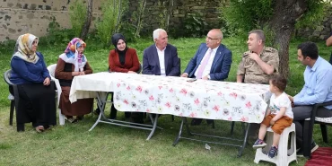 Ağrı Valisi Mustafa Koç Şehit Ailesine Ziyarette Bulundu