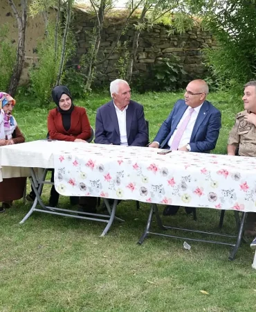 Ağrı Valisi Mustafa Koç Şehit Ailesine Ziyarette Bulundu