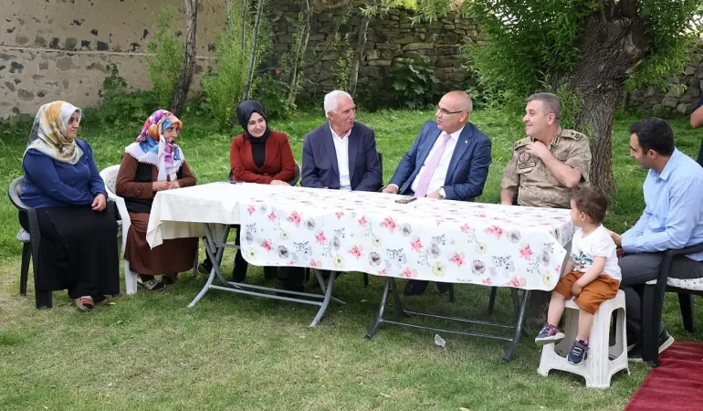 Ağrı Valisi Mustafa Koç Şehit Ailesine Ziyarette Bulundu Patnos Haberleri Ağrı Patnos Son Dakika Haberleri Ağrı Valisi Mustafa Koç Şehit Ailesine Ziyarette Bulundu