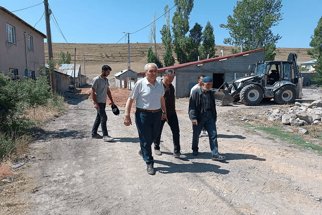 Esentepe Mahallesi Yol Çalışmaları Sürüyor