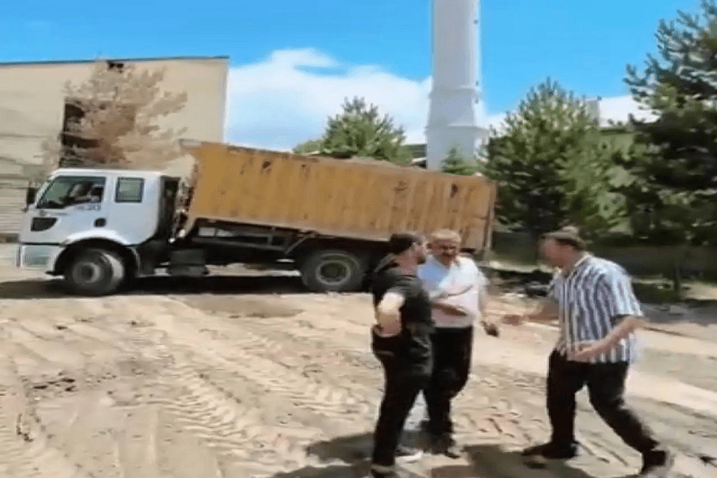 Patnos Alpaslan Camii Düzenlemesi Devam Ediyor