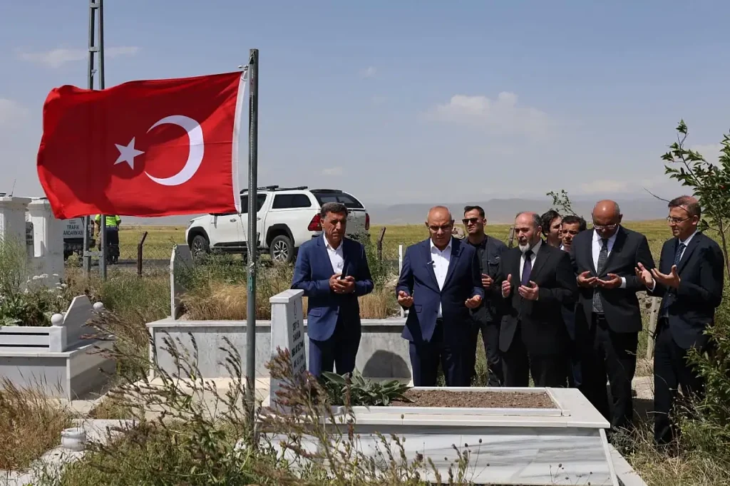 Şehit Cihan Olhan Ziyaret Eden Ağrı Valisi Mustafa Koç