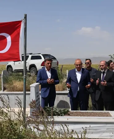 Şehit Cihan Olhan Ziyaret Eden Ağrı Valisi Mustafa Koç