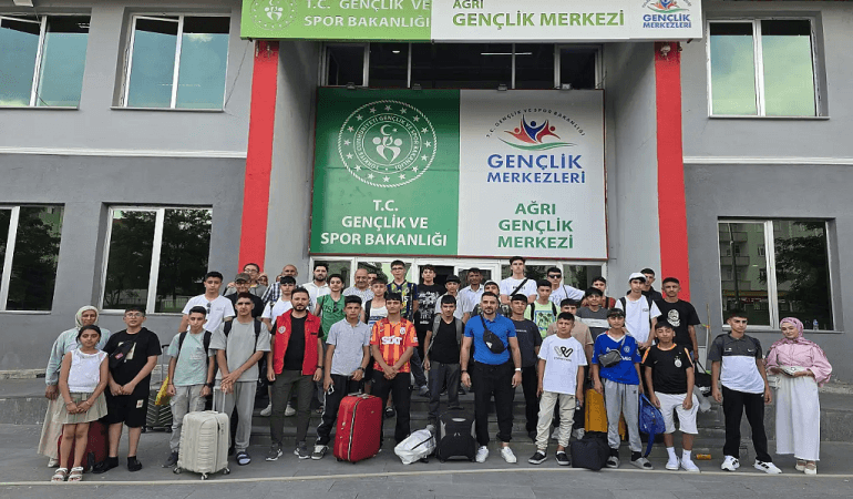 Yaz Kampı Ağrıdan İstanbul ve Mersine Başlıyor Patnos Haberleri Ağrı Patnos Son Dakika Haberleri Yaz Kampı Ağrıdan İstanbul ve Mersine Başlıyor