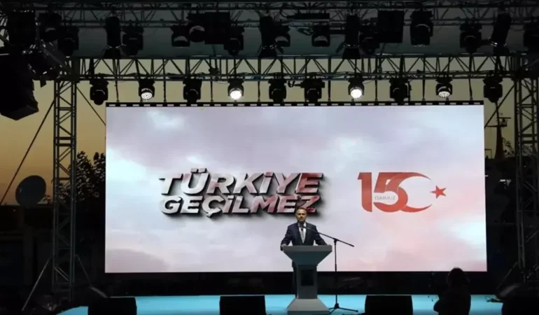 Milli birlik ruhu Tutak'ta Türk bayraklarıyla yükseldi