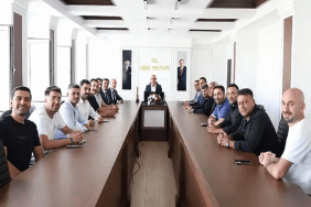 Ağrı Halk Oyunları Şampiyonluğu Vali Koç ile Kutlandı