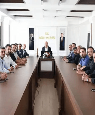 Ağrı Halk Oyunları Şampiyonluğu Vali Koç ile Kutlandı
