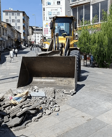 Ağrı Kaldırım Onarım Çalışmaları Pazar Günü Devam Ediyor