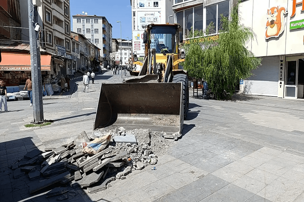 Ağrı Kaldırım Onarım Çalışmaları Pazar Günü Devam Ediyor