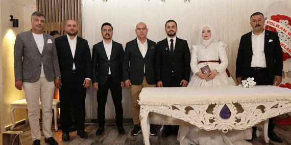 Ağrı Vali Koç Düğünde Nikah Şahidi Oldu