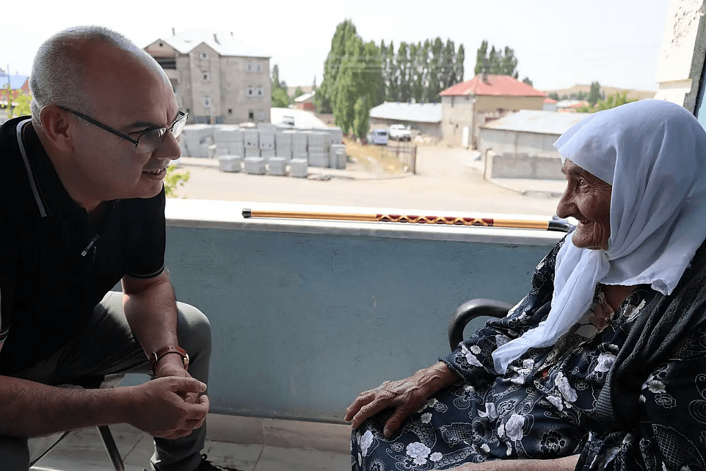 Ağrı Valisi Ziyareti 100 Yaşındaki Asiye Işık