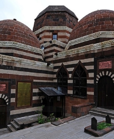 Ahmed i Hani Türbesi Doğubayazıtın Gizemli Mekanı