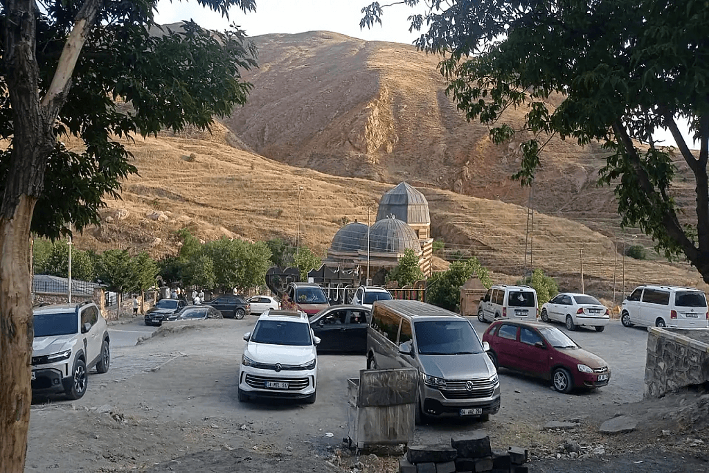 Ahmed-i Hani Türbesi Hafta Sonu Ziyaretçi Yoğunluğu